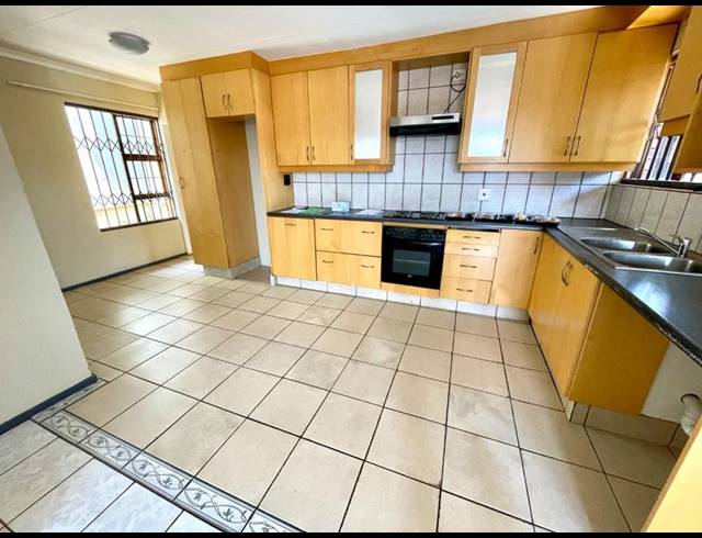 2 BEDROOM TOWNHOUSE FOR SALE IN RANGEVIEW
